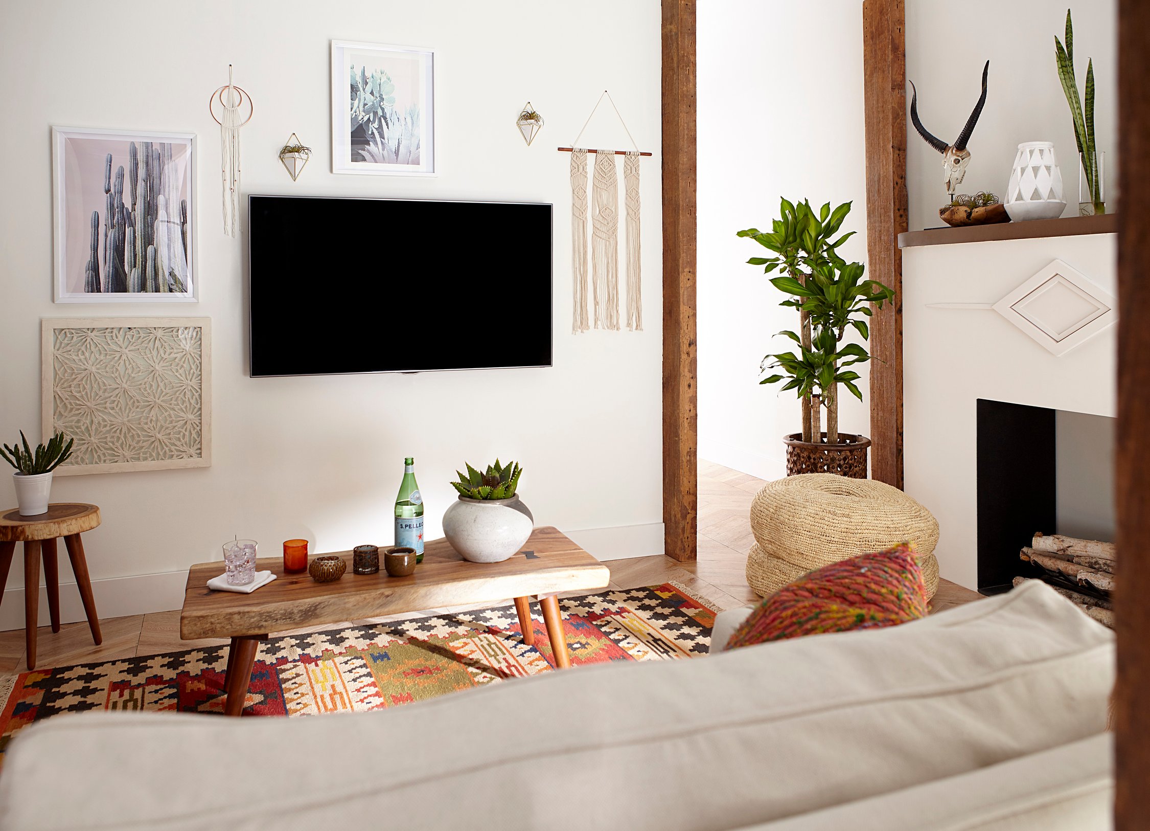 TV Accent Wall: TV Wall Ideas that Go Beyond a Gallery Wall