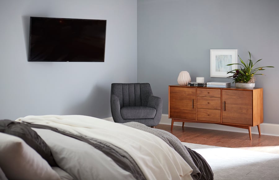 4 Things To Consider When You Put The Tv In Bedroom - What To Put Under Wall Mounted Tv In Bedroom