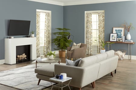 Monterad TV över eldstaden