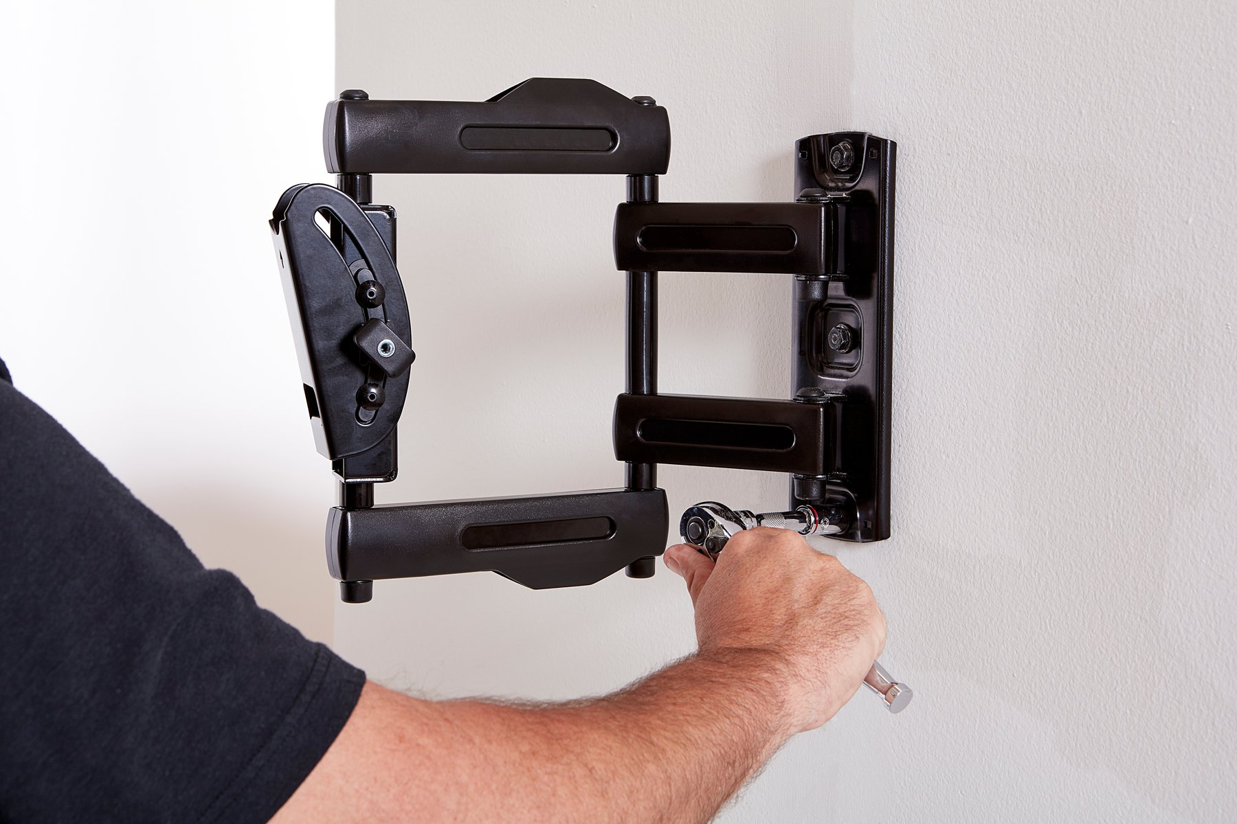 What You Need to Know Before Mounting a TV in an Apartment